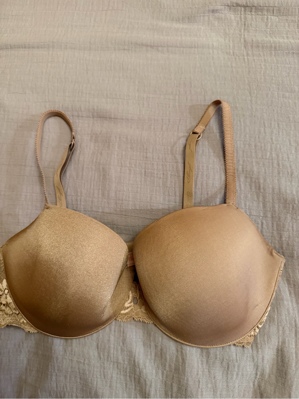 Victoria's Secret Nude/Tan Smooth Molded T-Shirt Bra with Lace